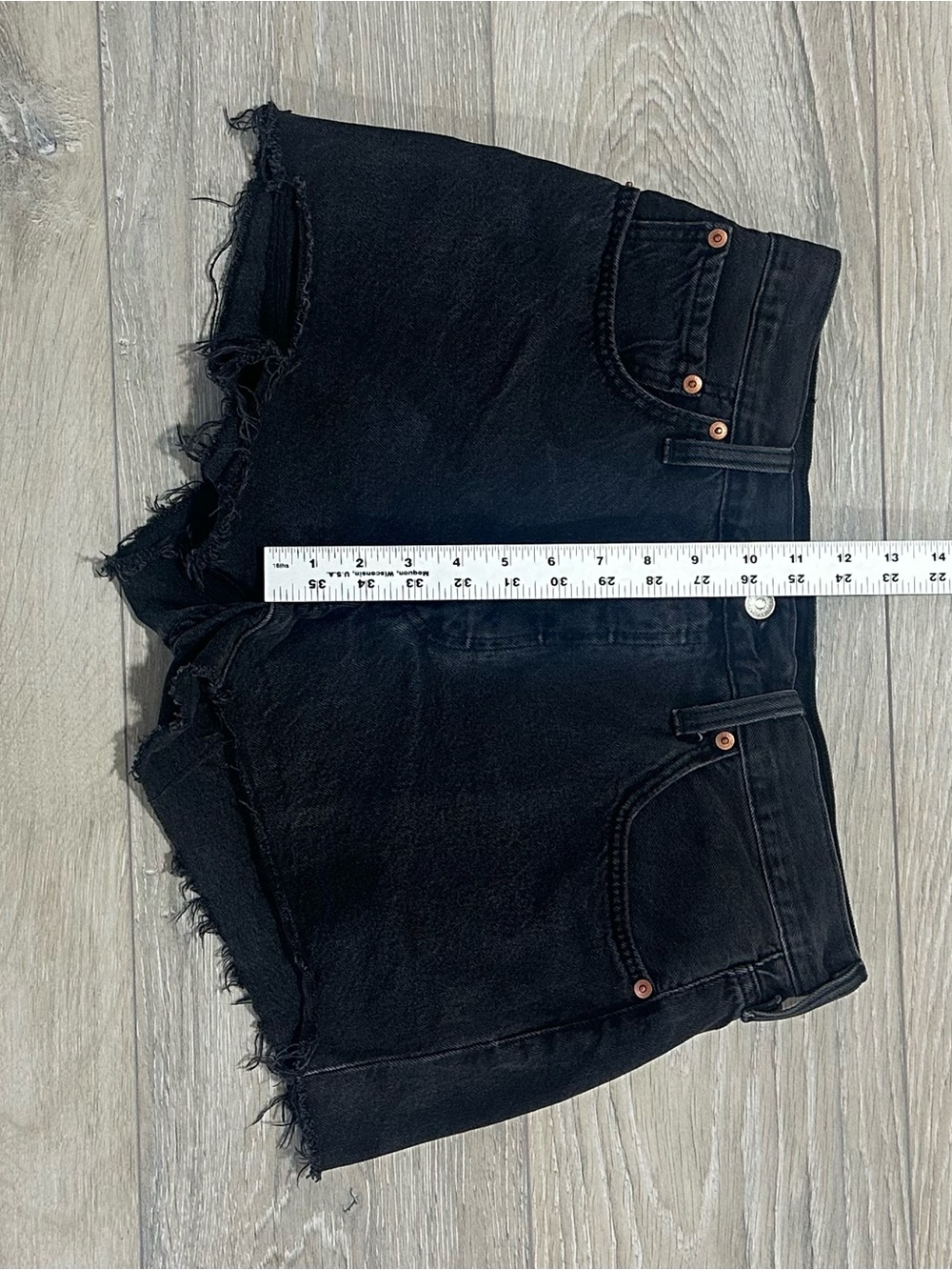 Levi’s 501 High Rise Black Denim Shorts Size 30 Raw Hem - Picture 6 of 8